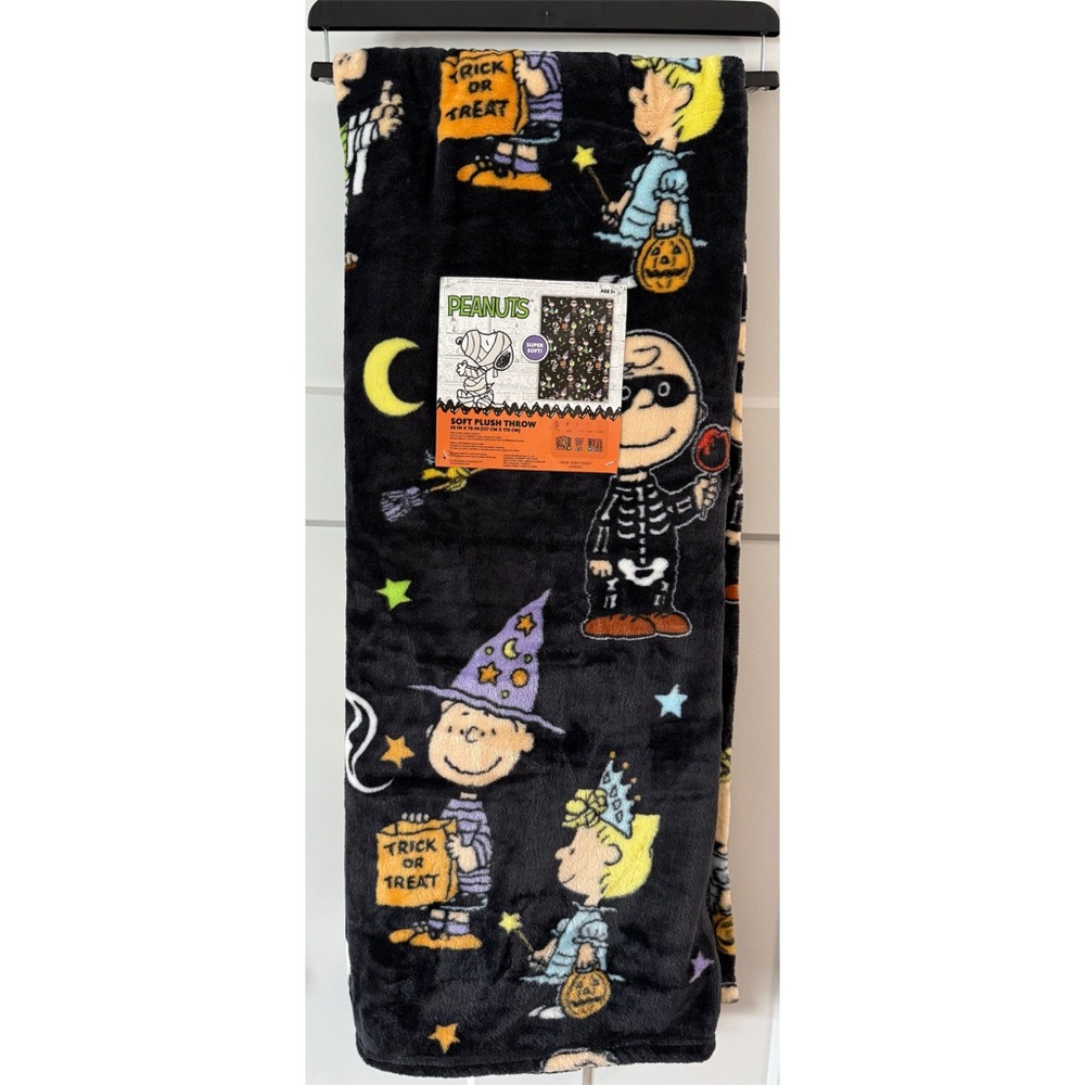 Peanuts Snoopy Halloween Blanket🖤